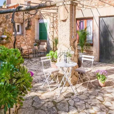 Llorenc 1, Entspannung Pur,stilvoll,ruhig,xxl Pool Apartment