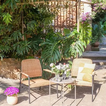 Llorenc 1, Entspannung Pur,stilvoll,ruhig,xxl Pool Apartment